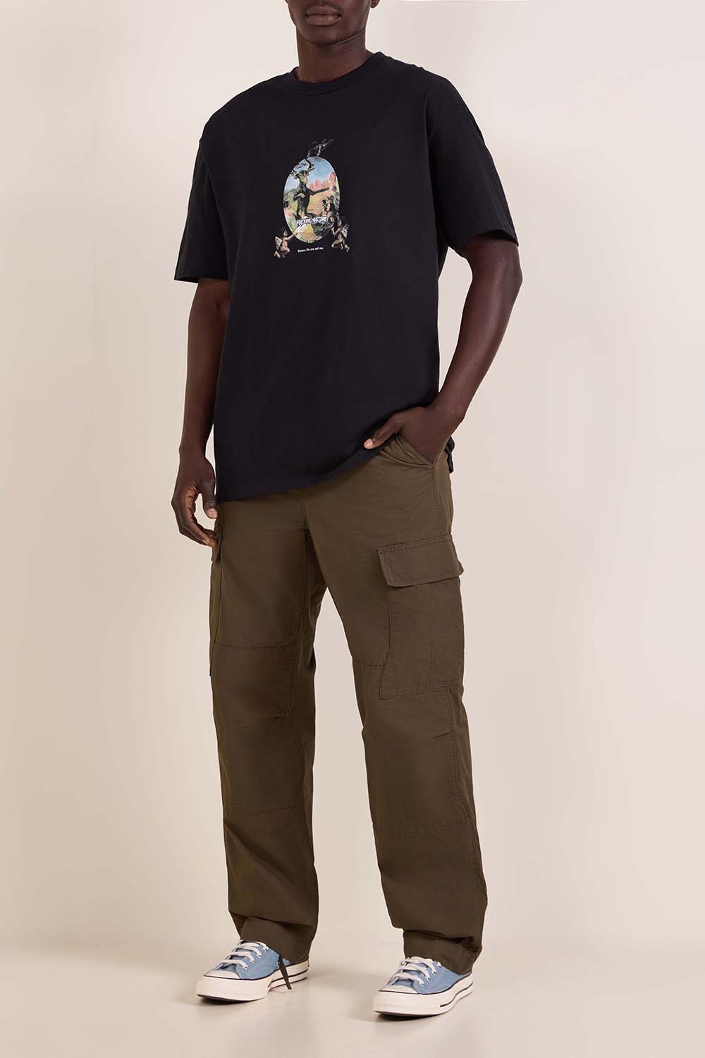 תמונת כל הלוק של חולצת טי